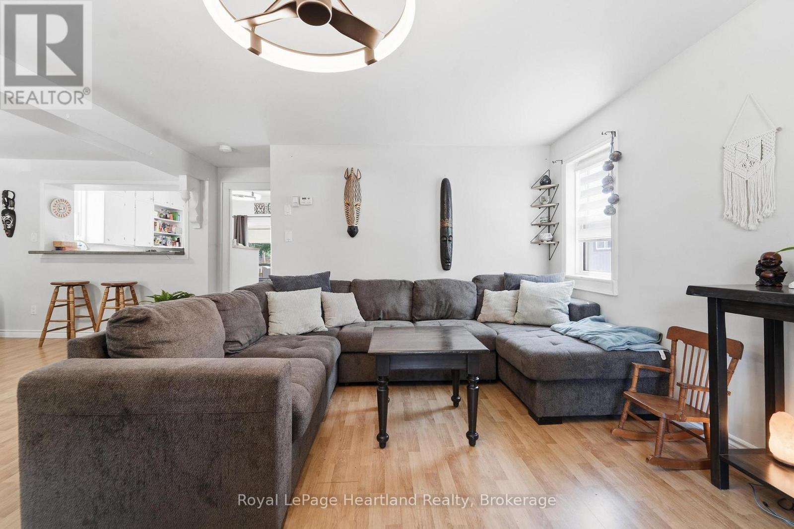 117 Quebec Street, Goderich (Goderich (Town)), ON - Indoor Photo Showing Living Room