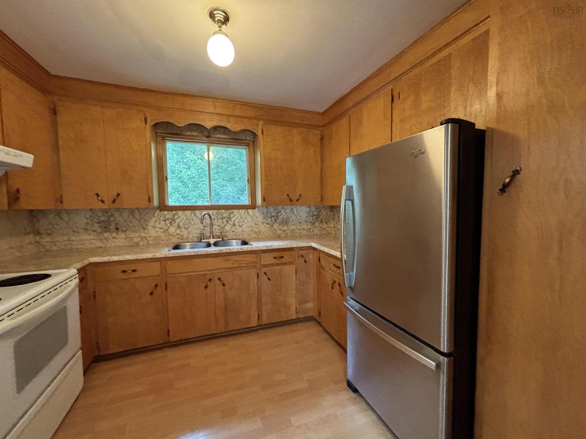 42 Alpine Drive, Bridgewater, NS - Indoor Photo Showing Kitchen With Double Sink