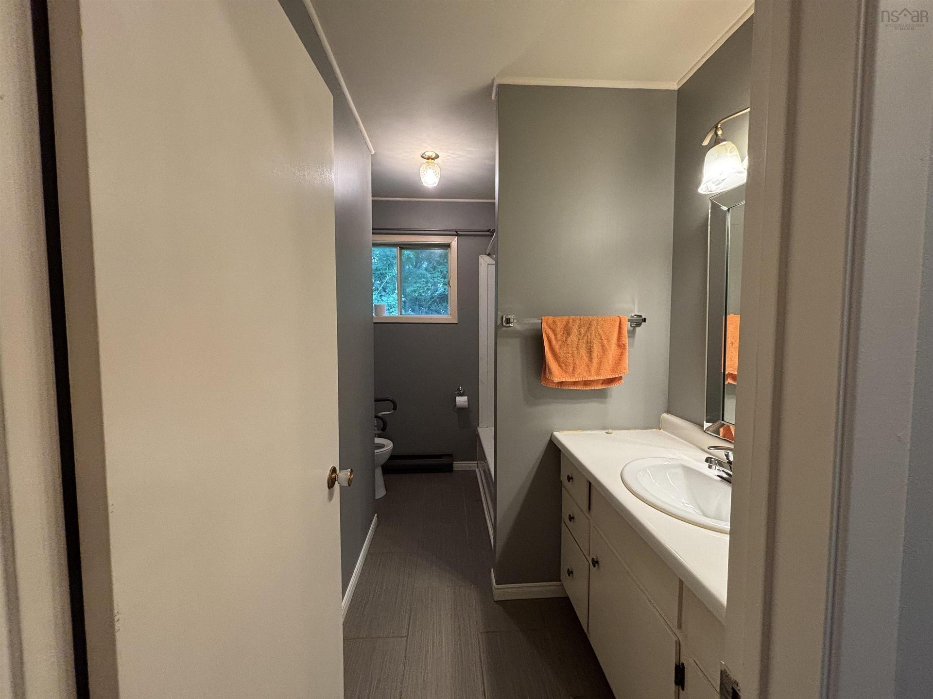 42 Alpine Drive, Bridgewater, NS - Indoor Photo Showing Bathroom