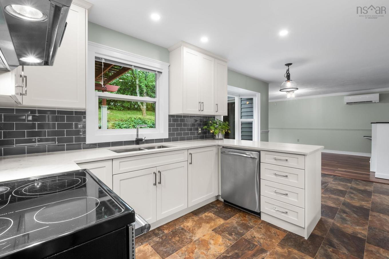 94 Dillon Crescent, Halifax, NS - Indoor Photo Showing Kitchen With Double Sink