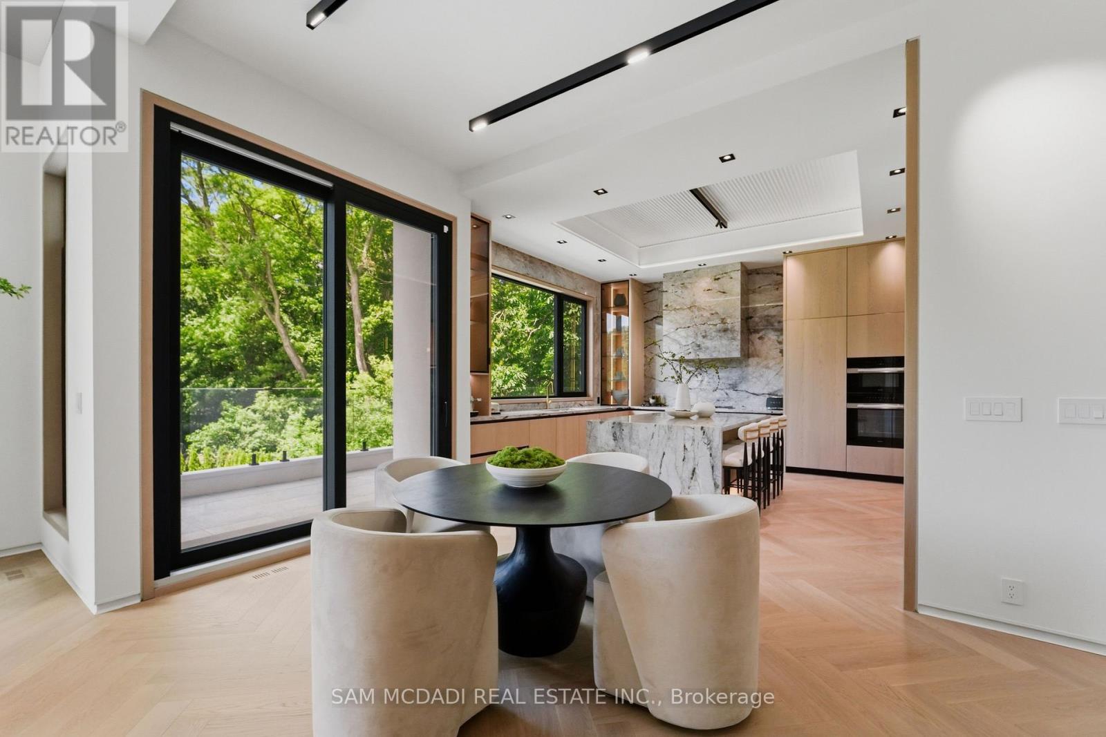 10 Peter Morse Way, Vaughan, ON - Indoor Photo Showing Dining Room
