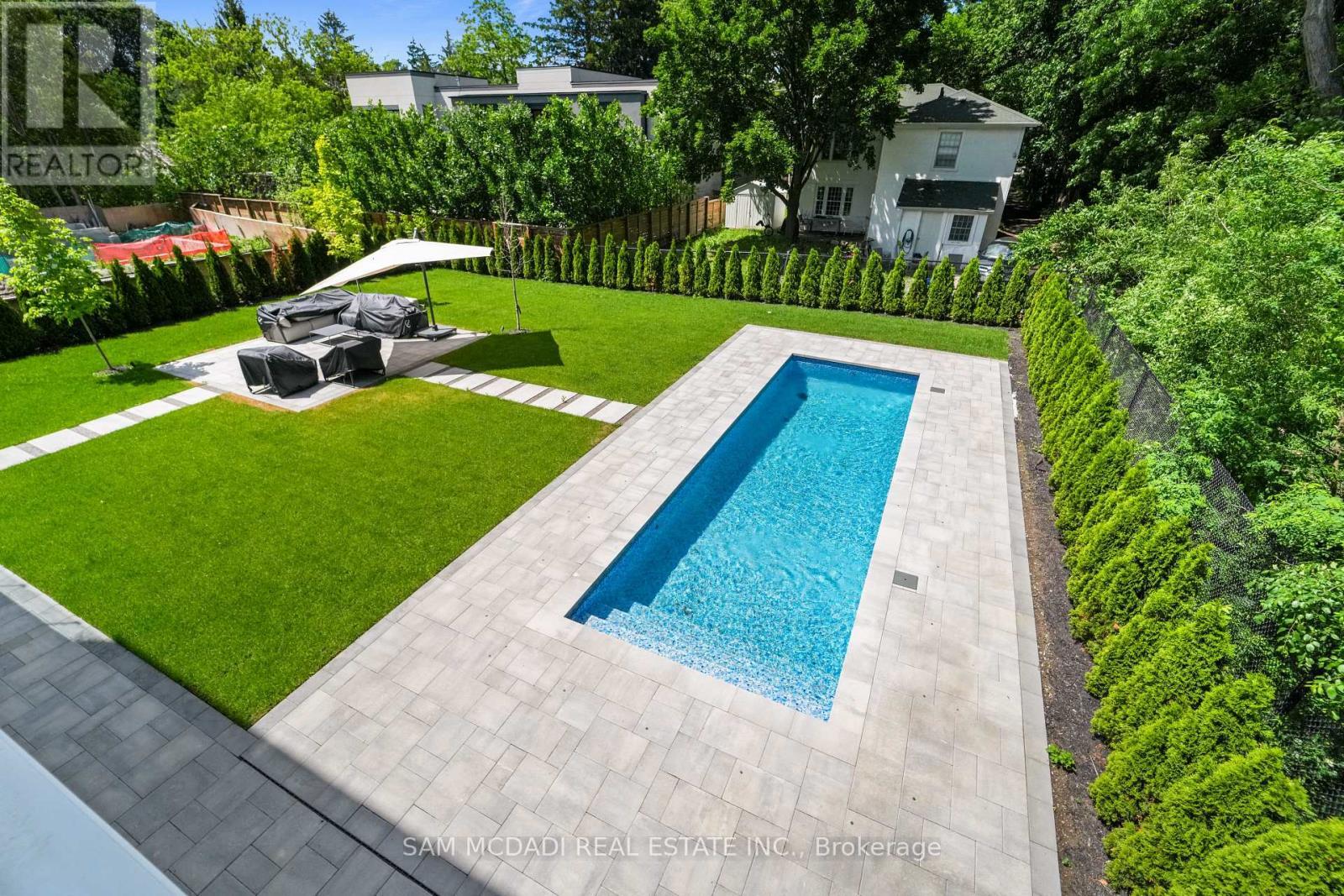 10 Peter Morse Way, Vaughan, ON - Outdoor With In Ground Pool