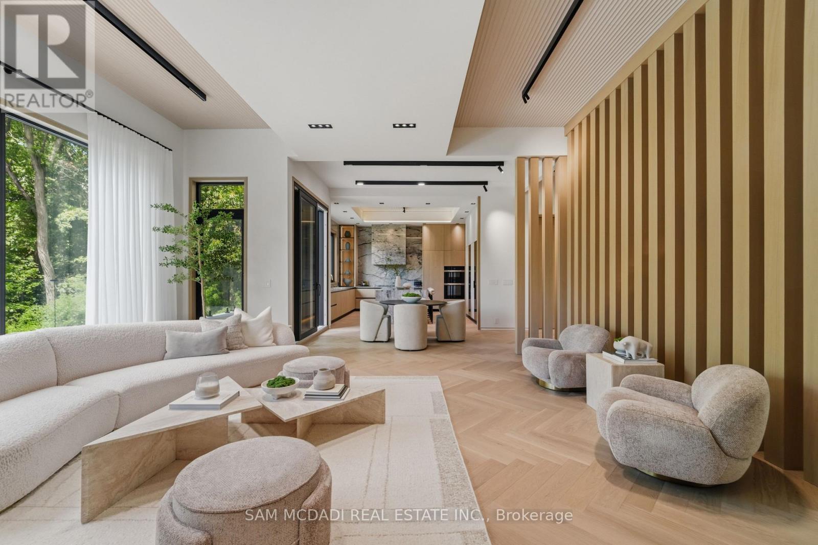 10 Peter Morse Way, Vaughan, ON - Indoor Photo Showing Living Room