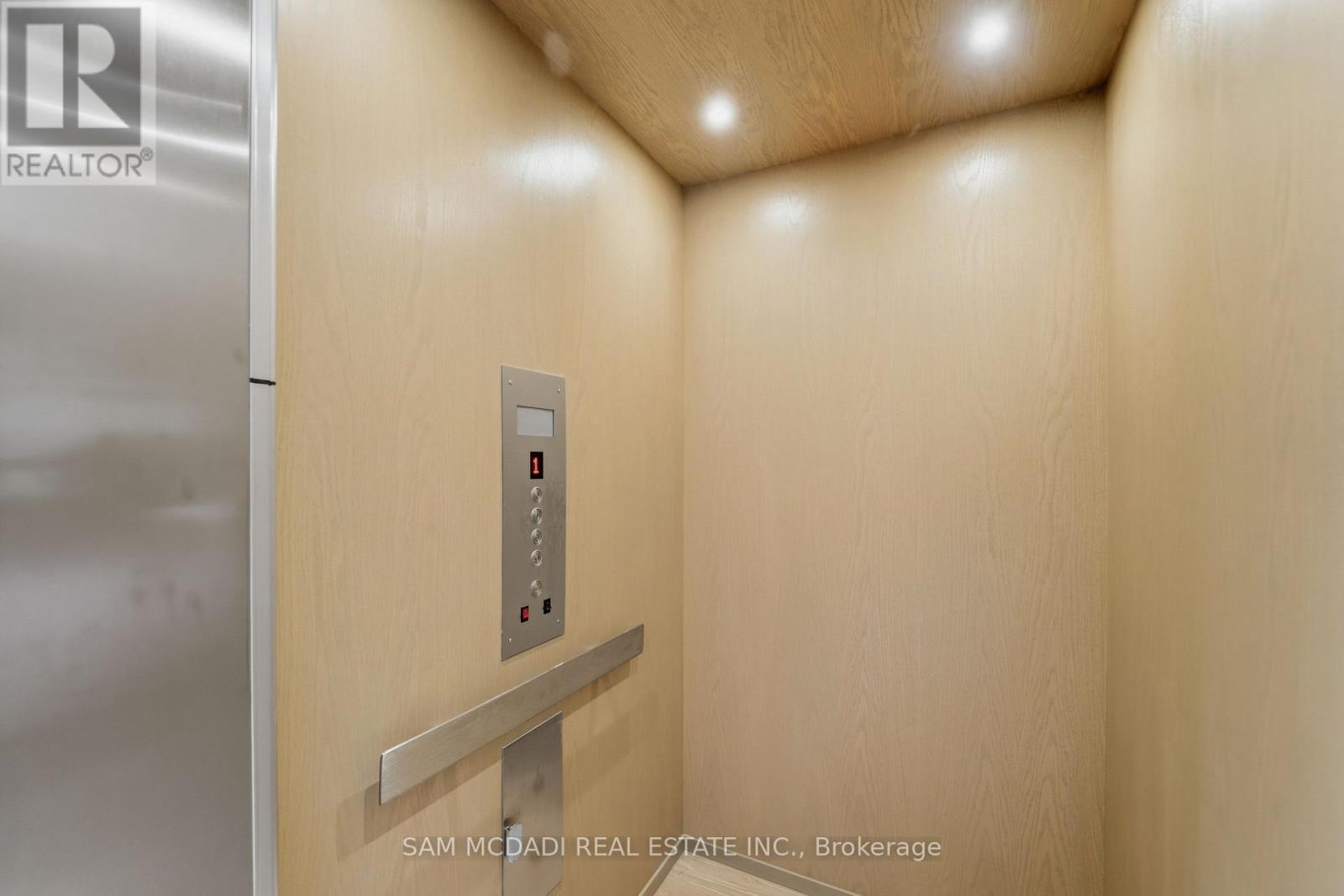 10 Peter Morse Way, Vaughan, ON - Indoor Photo Showing Other Room