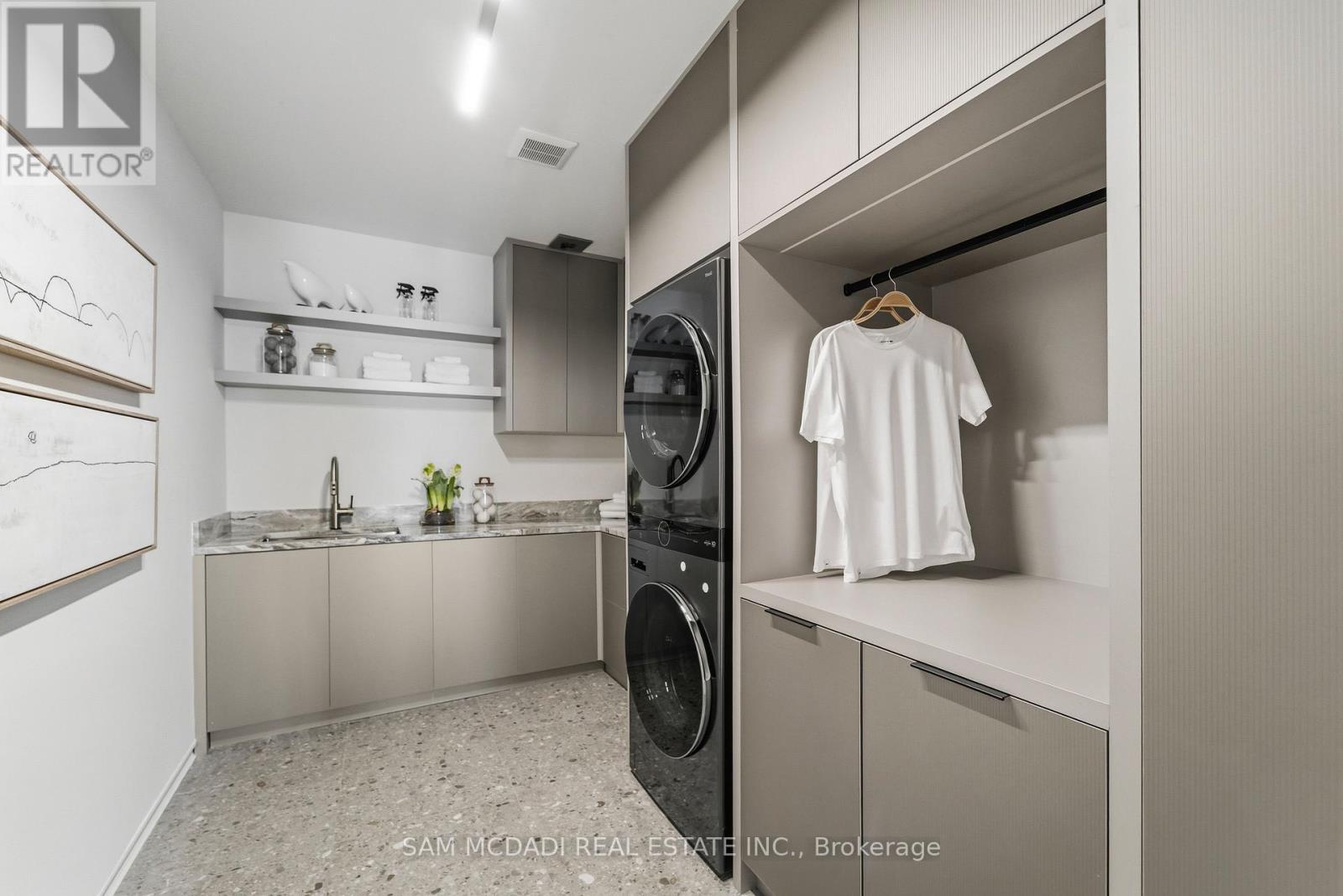 10 Peter Morse Way, Vaughan, ON - Indoor Photo Showing Laundry Room
