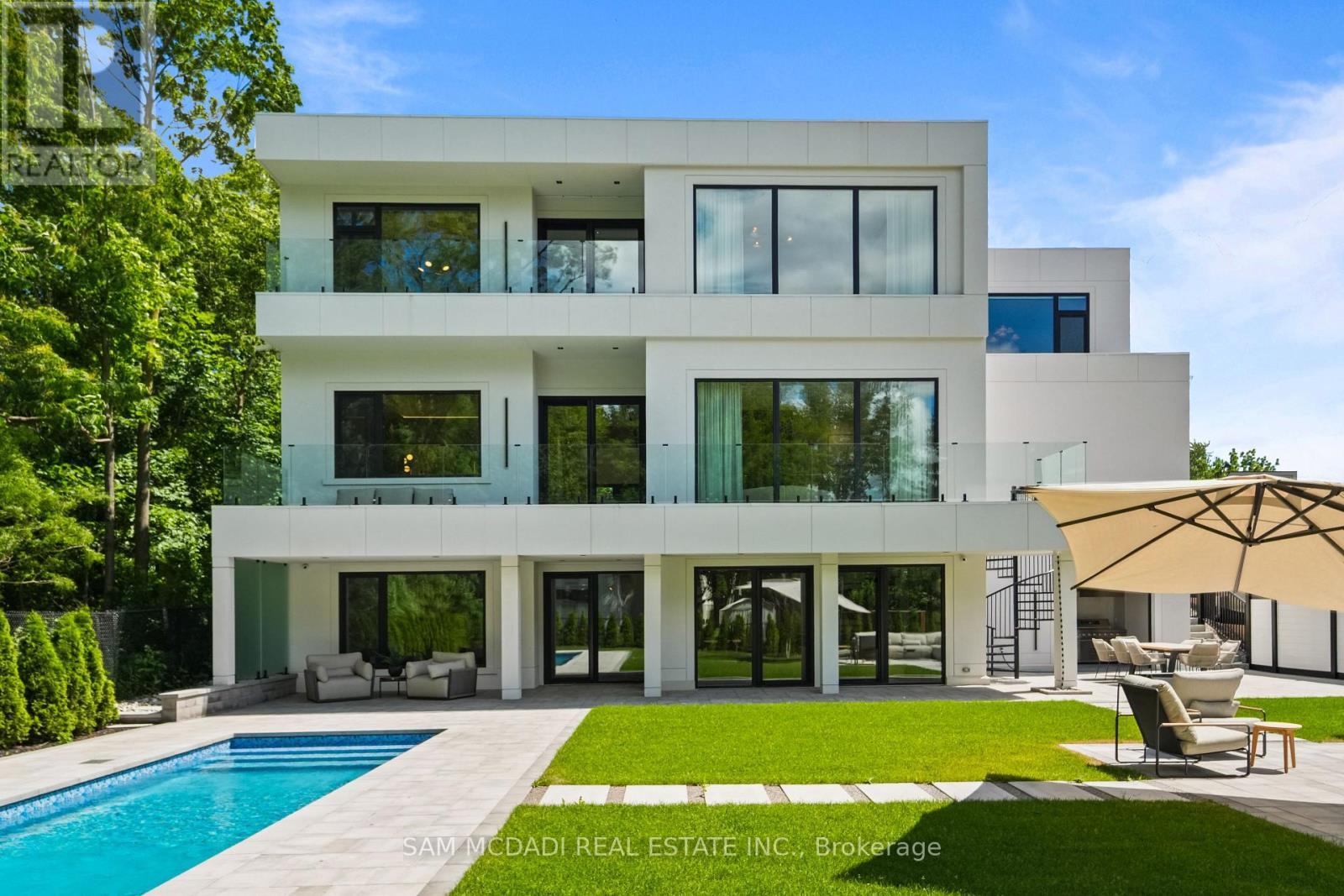 10 Peter Morse Way, Vaughan, ON - Outdoor With In Ground Pool