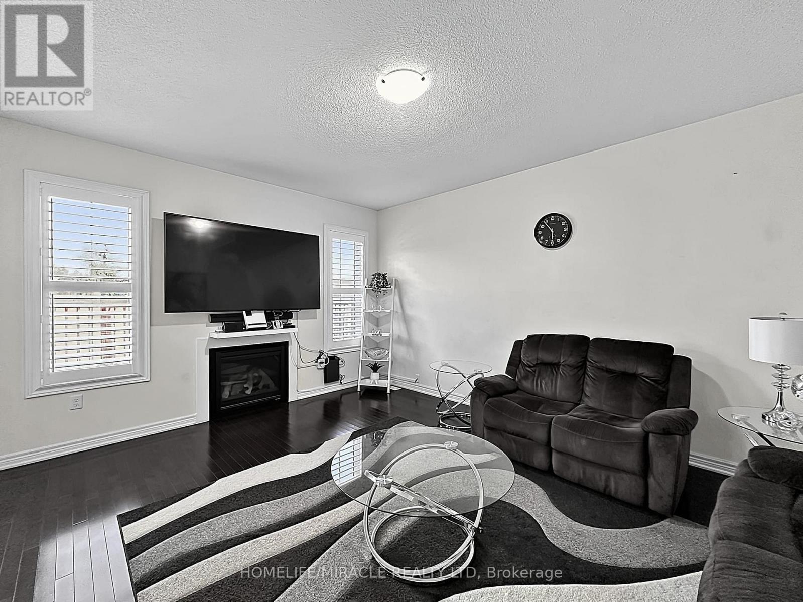 6 Divinity Circle, Brampton, ON - Indoor Photo Showing Living Room