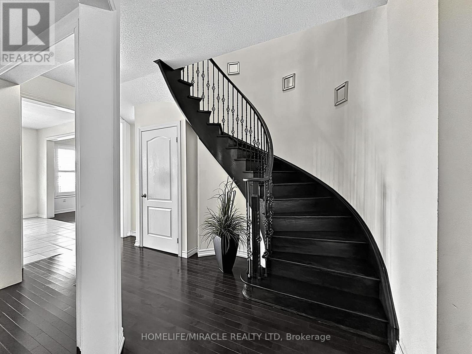 6 Divinity Circle, Brampton, ON - Indoor Photo Showing Other Room
