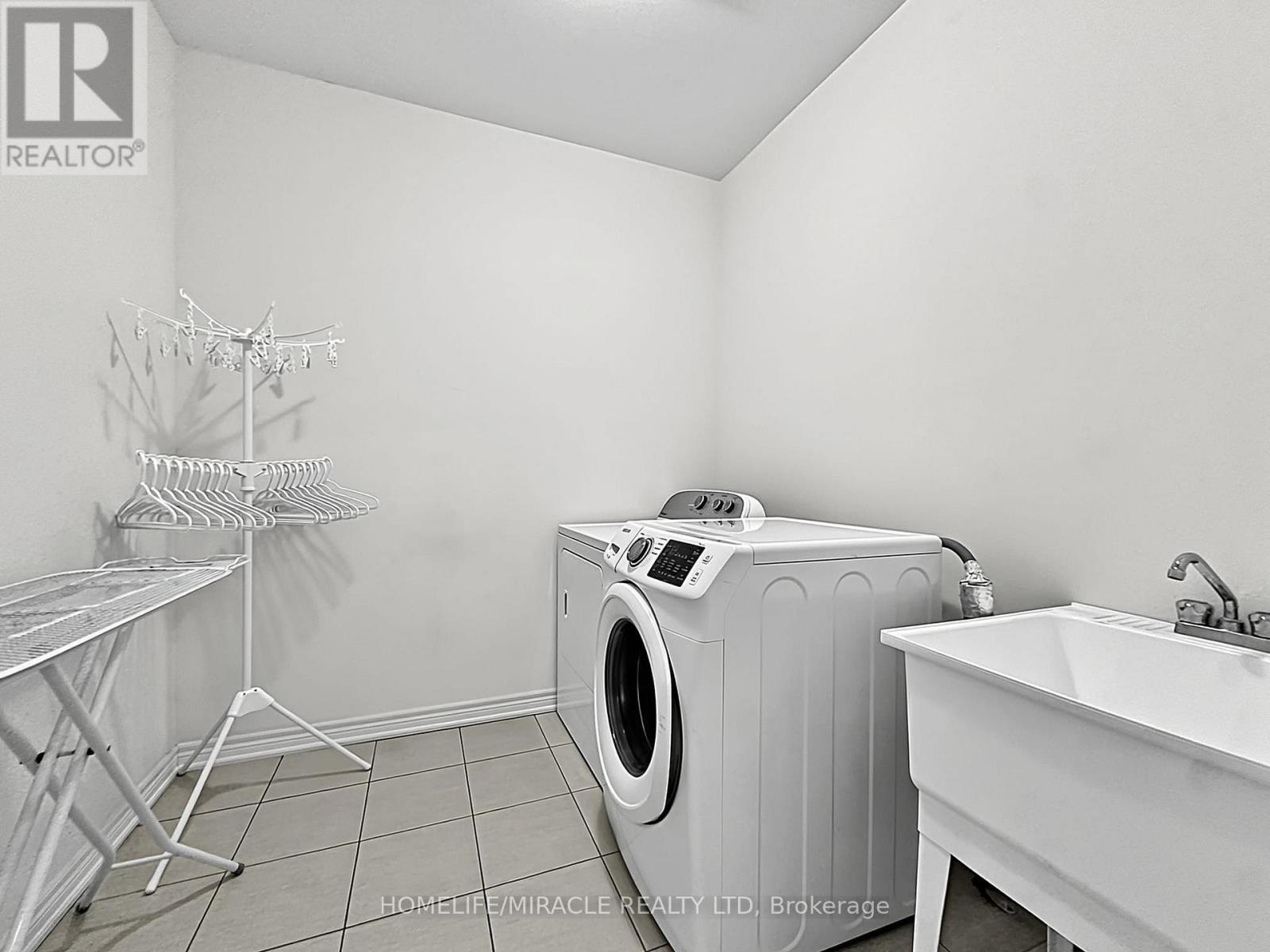 6 Divinity Circle, Brampton, ON - Indoor Photo Showing Laundry Room
