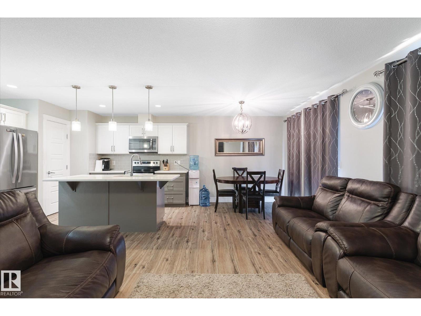 1416 169 St Sw, Edmonton, AB - Indoor