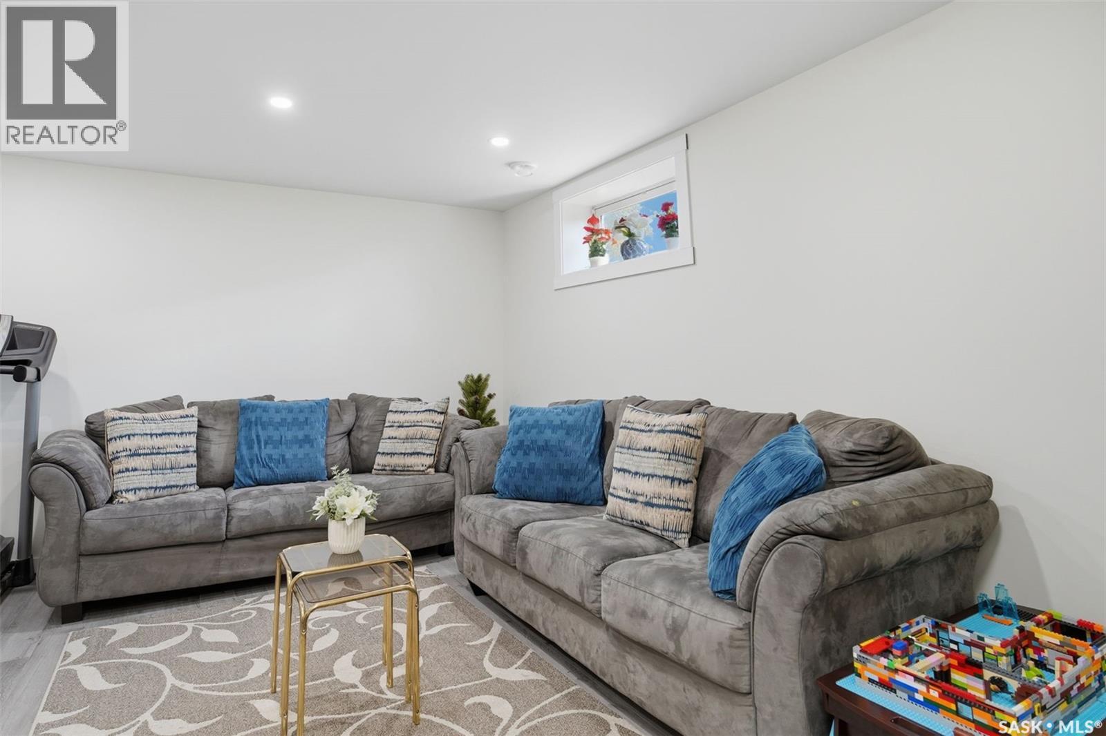 70 235 Rosewood Boulevard E, Saskatoon, SK - Indoor Photo Showing Living Room