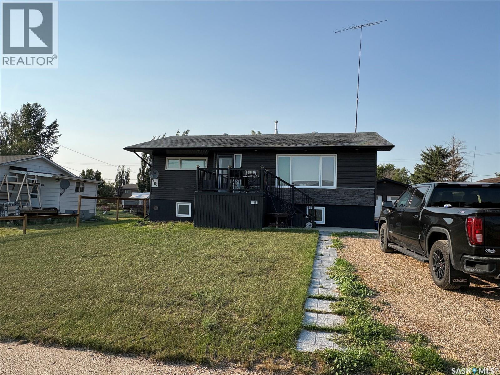 105 5Th Avenue, Hodgeville, SK - Outdoor