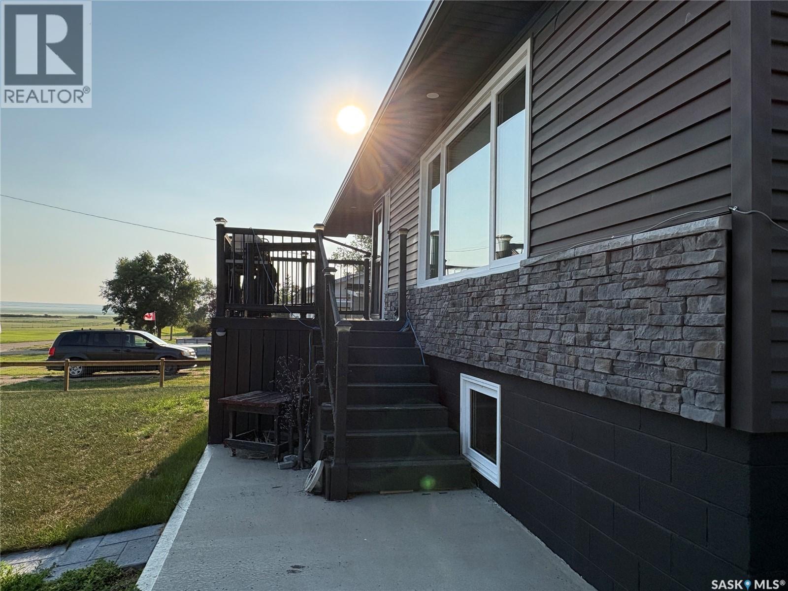 105 5Th Avenue, Hodgeville, SK - Outdoor