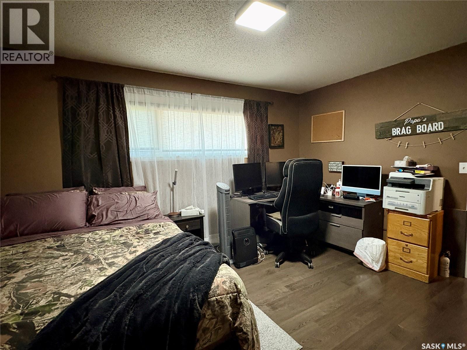 105 5Th Avenue, Hodgeville, SK - Indoor