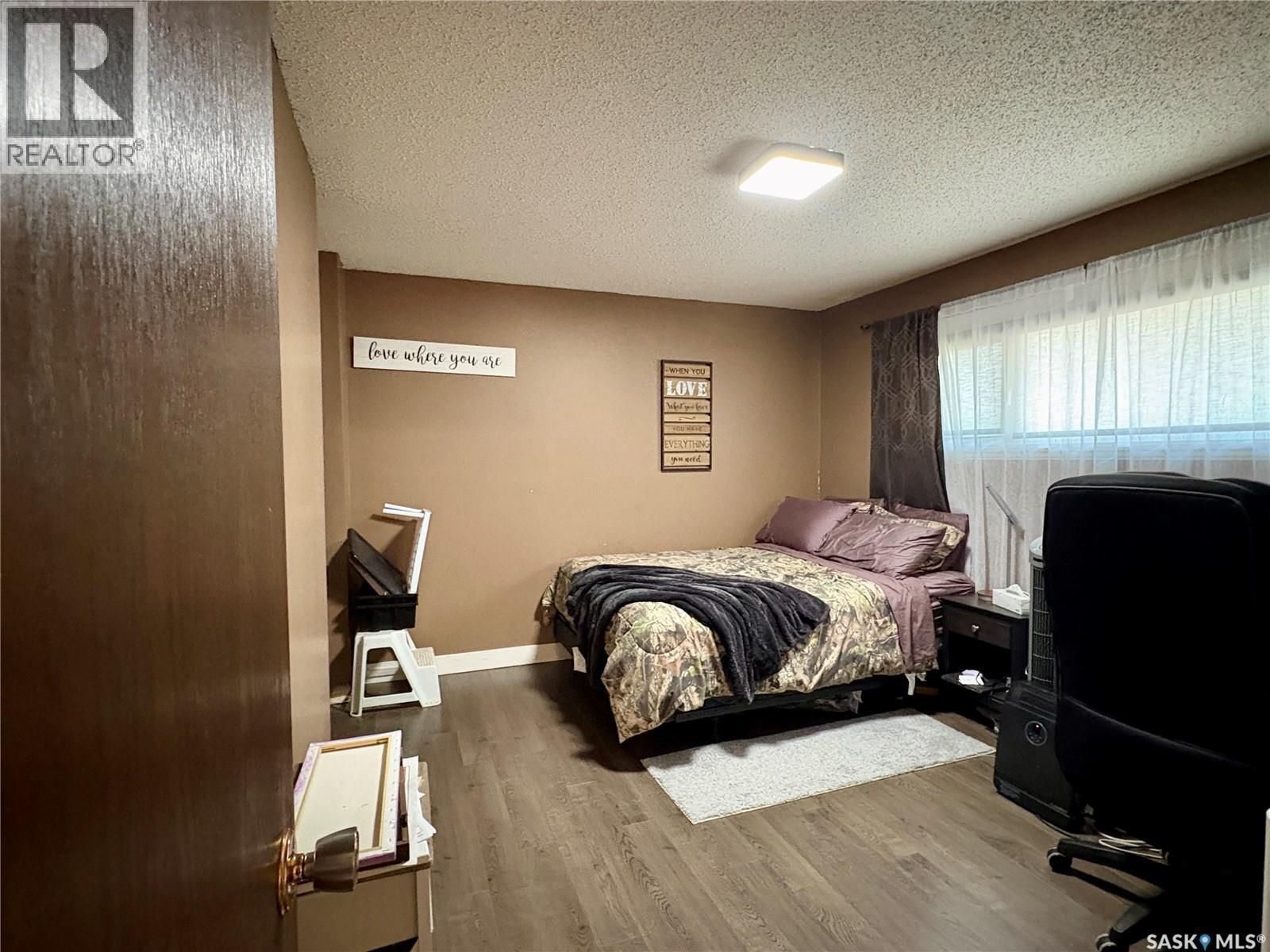 105 5Th Avenue, Hodgeville, SK - Indoor Photo Showing Bedroom