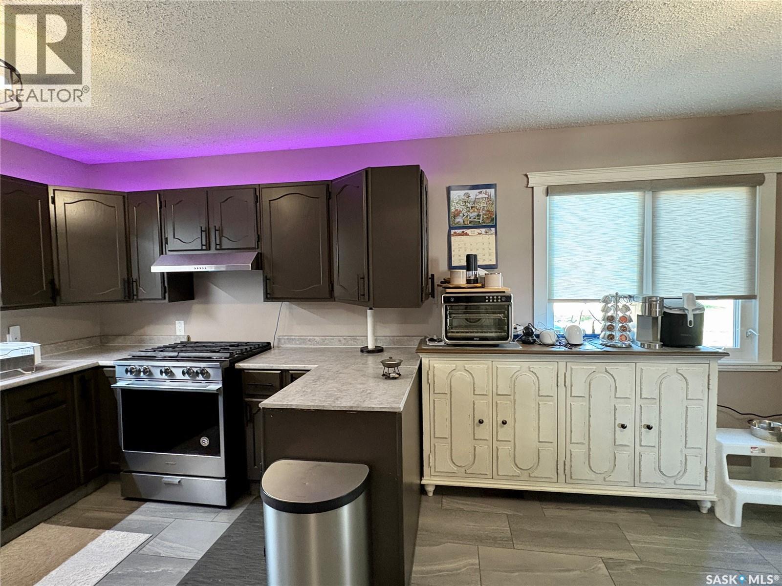 105 5Th Avenue, Hodgeville, SK - Indoor Photo Showing Kitchen