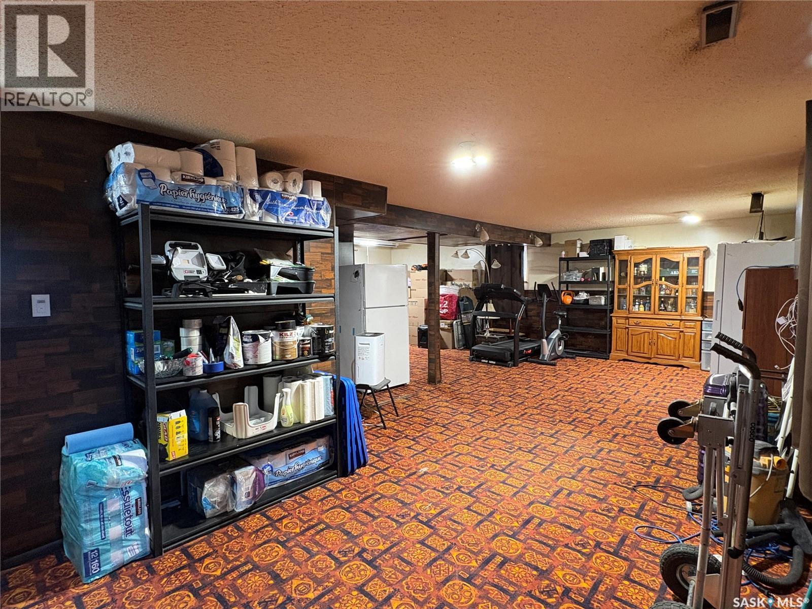 105 5Th Avenue, Hodgeville, SK - Indoor