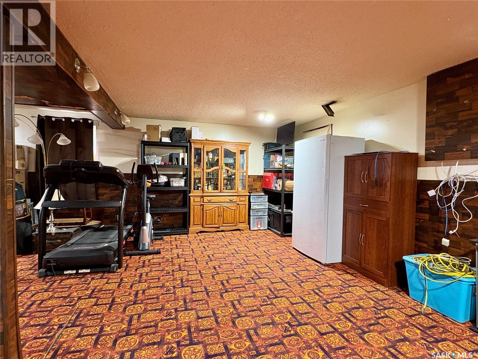 105 5Th Avenue, Hodgeville, SK - Indoor