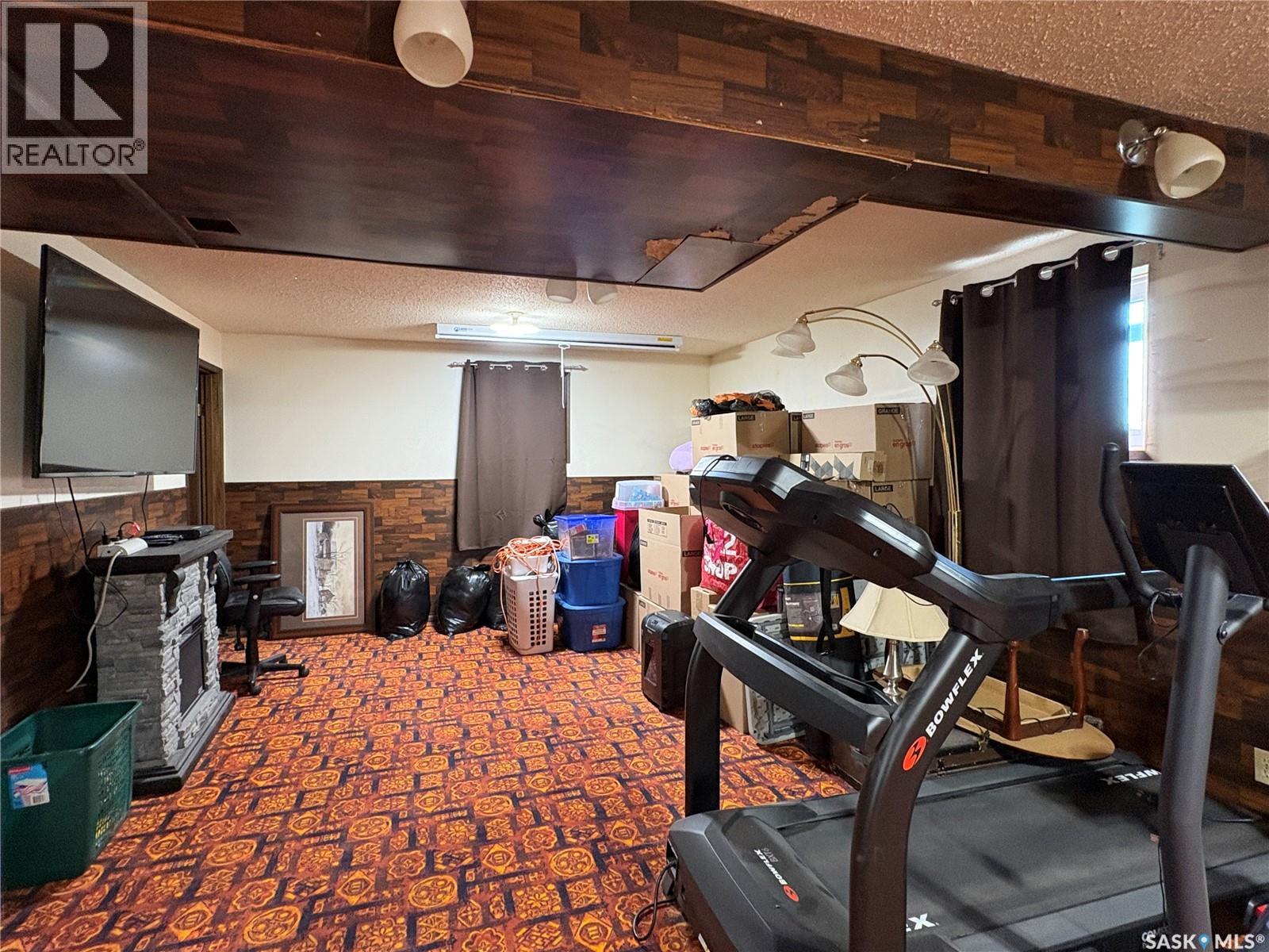 105 5Th Avenue, Hodgeville, SK - Indoor