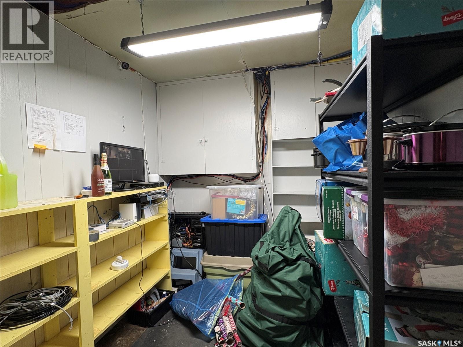 105 5Th Avenue, Hodgeville, SK - Indoor