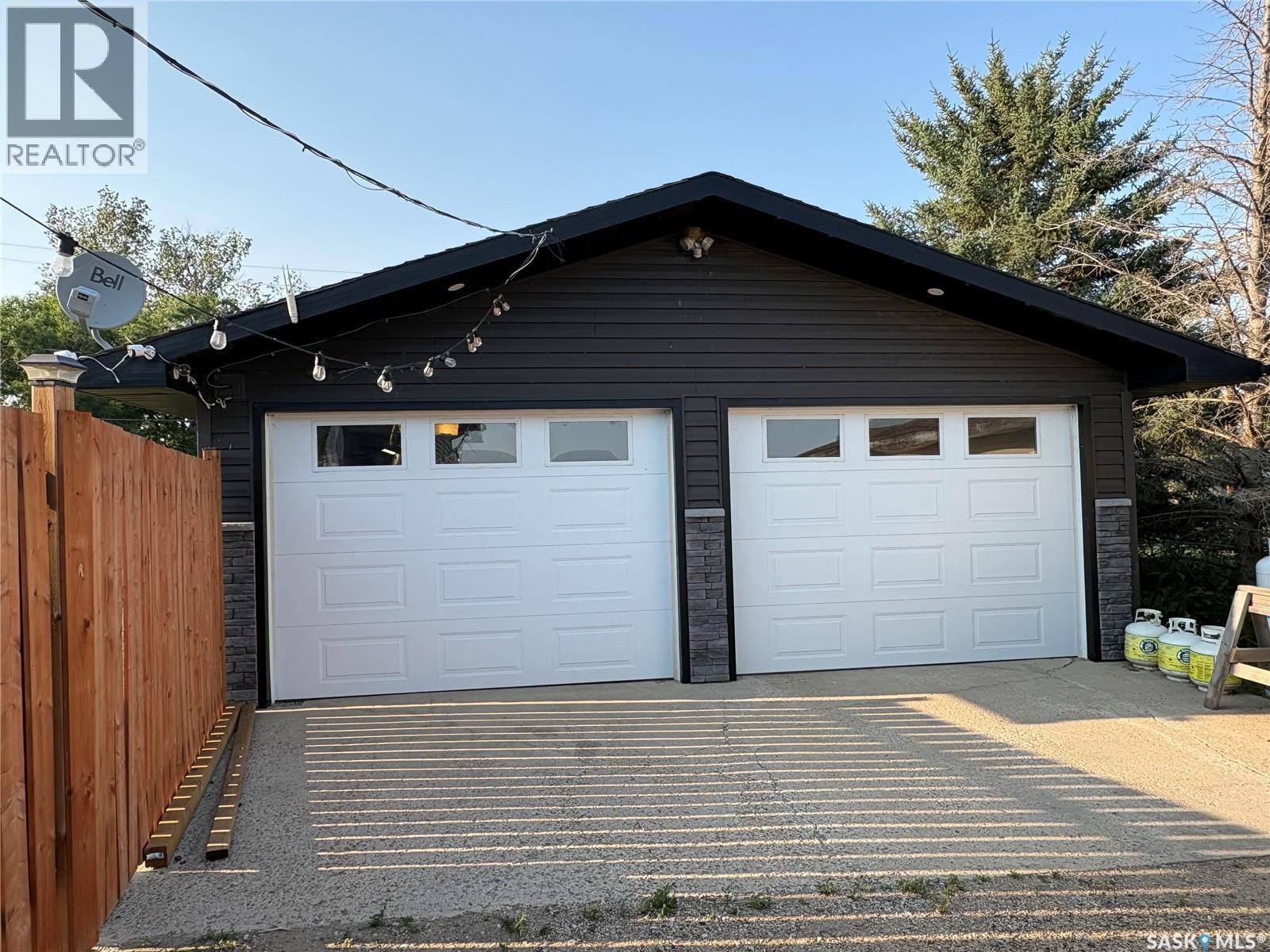 105 5Th Avenue, Hodgeville, SK - Outdoor With Exterior