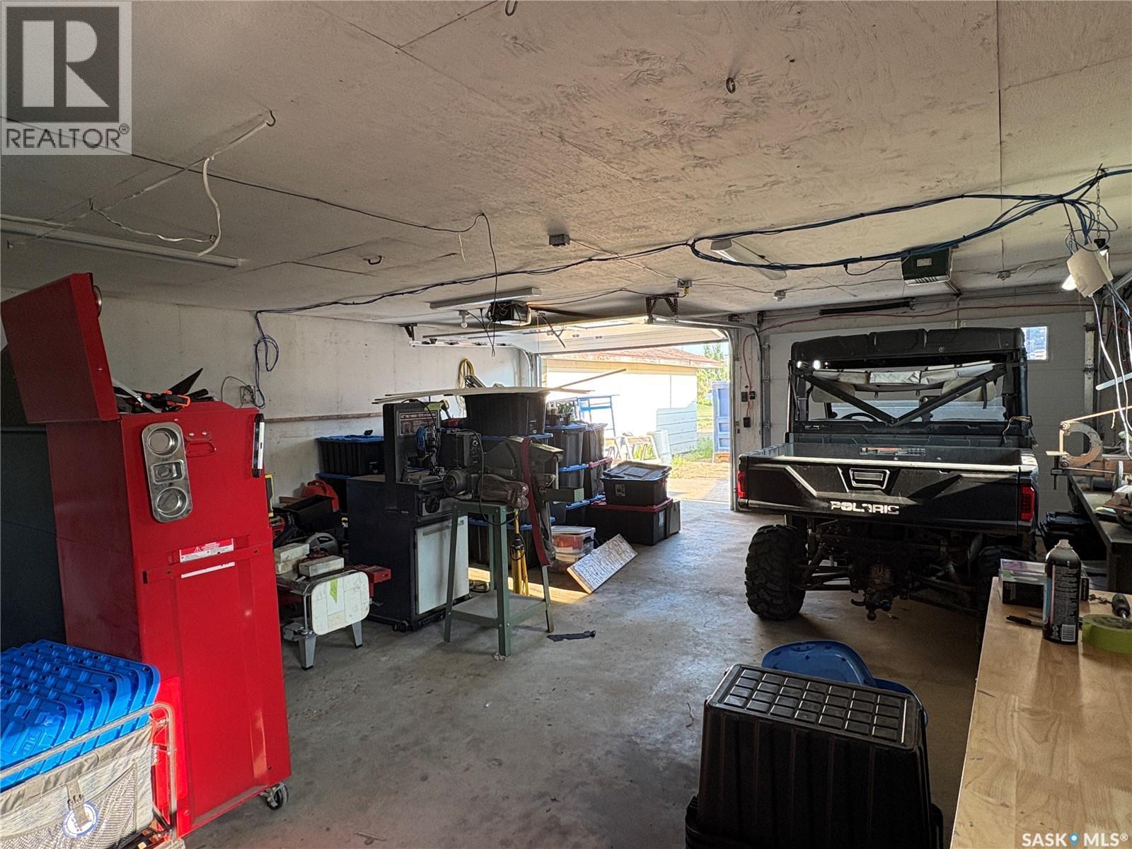 105 5Th Avenue, Hodgeville, SK - Indoor