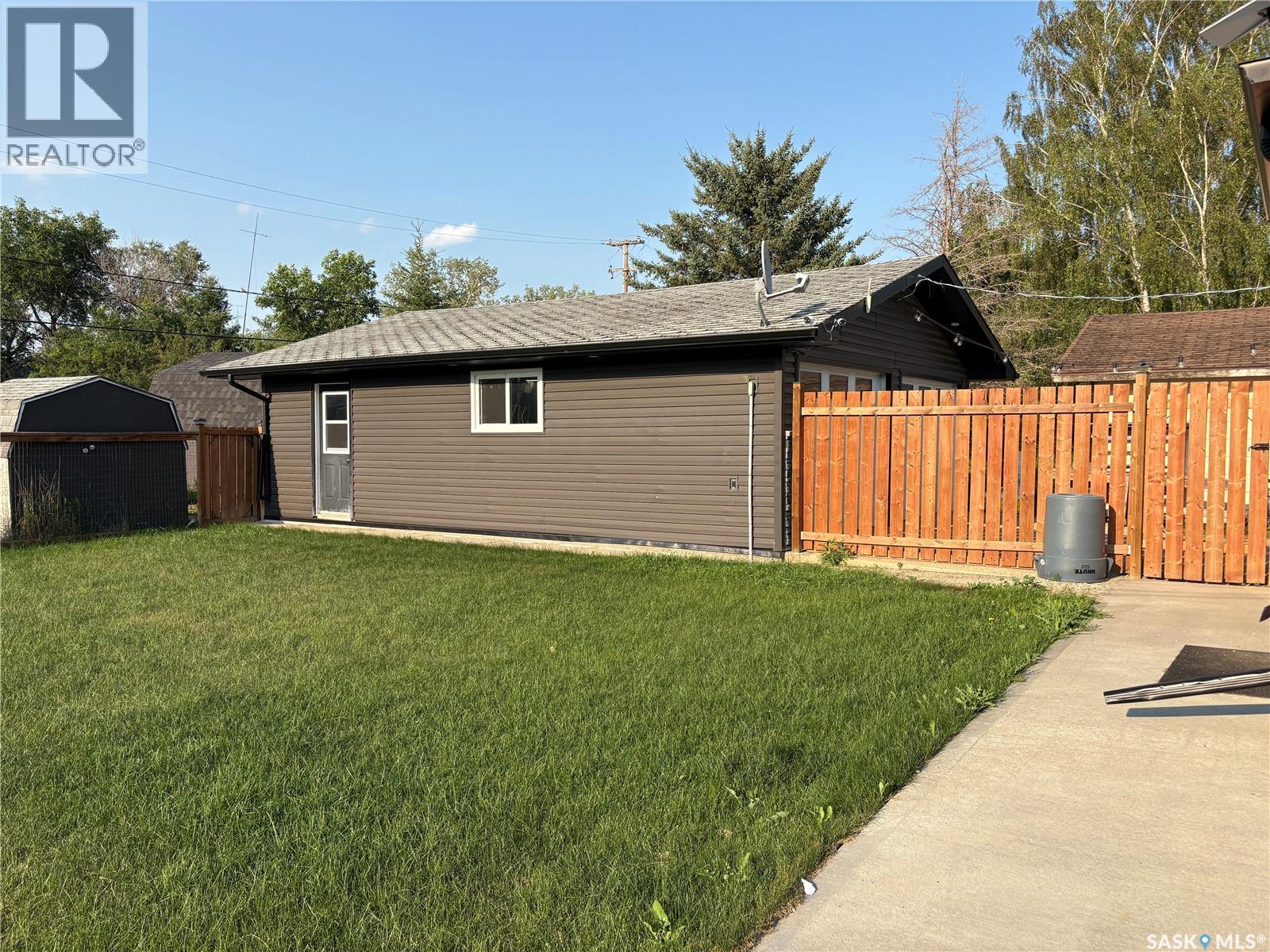 105 5Th Avenue, Hodgeville, SK - Outdoor