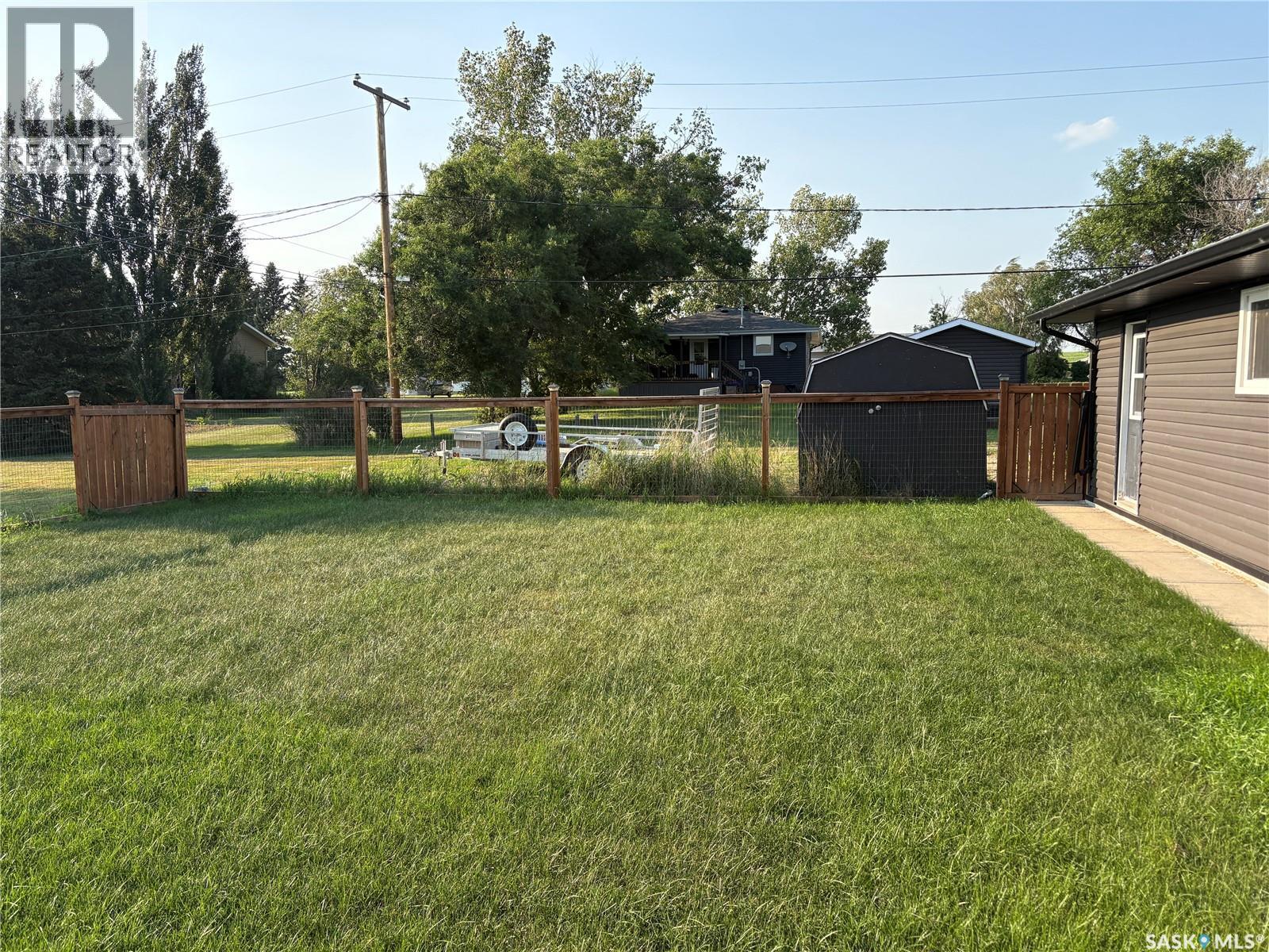 105 5Th Avenue, Hodgeville, SK - Outdoor