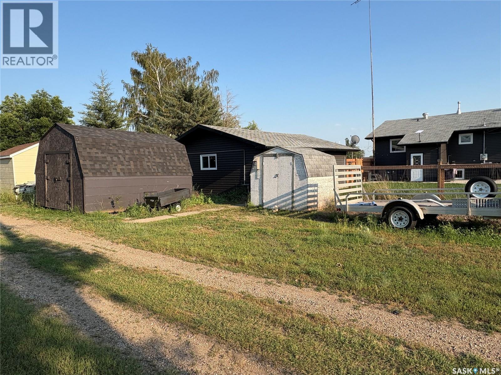 105 5Th Avenue, Hodgeville, SK - Outdoor