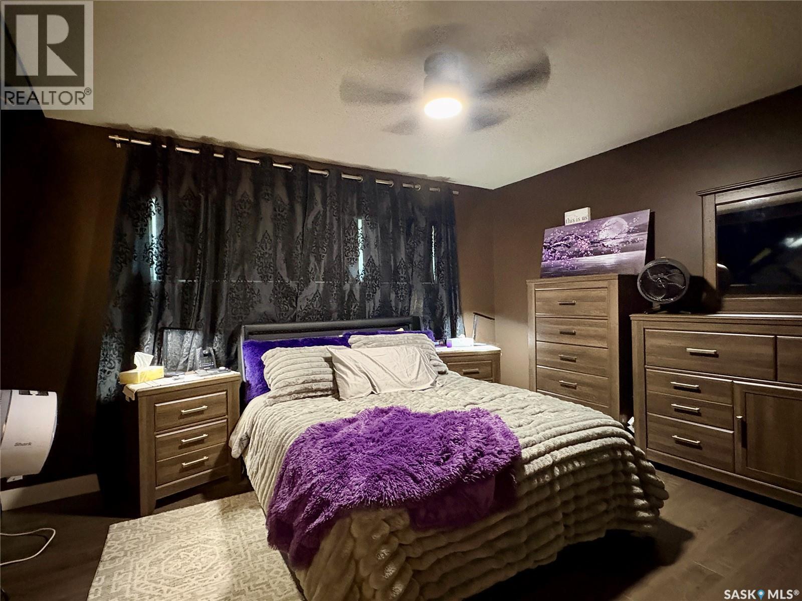 105 5Th Avenue, Hodgeville, SK - Indoor Photo Showing Bedroom