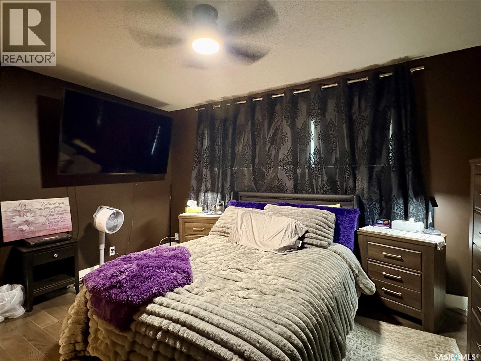 105 5Th Avenue, Hodgeville, SK - Indoor Photo Showing Bedroom