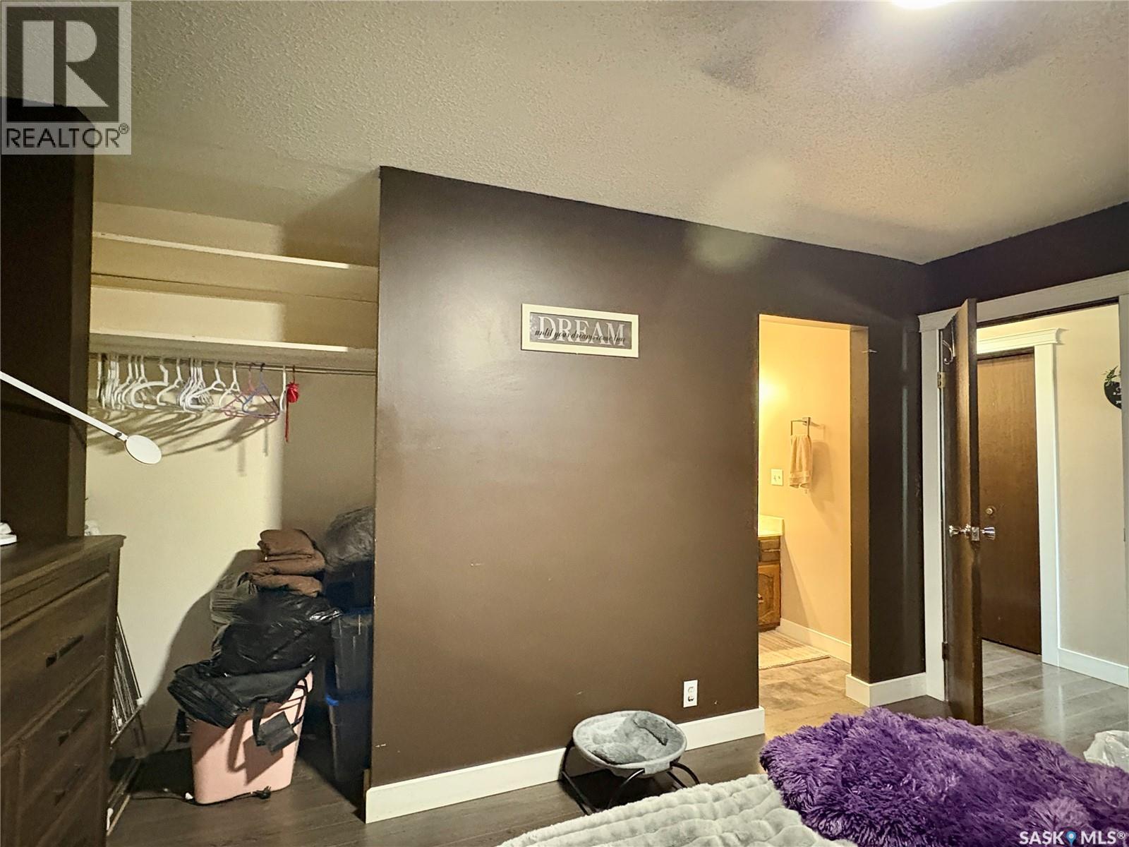 105 5Th Avenue, Hodgeville, SK - Indoor