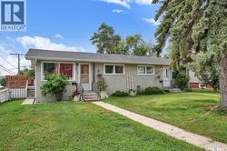 913-915 Hochelaga STREET W Moose Jaw, SK S6H 2H7