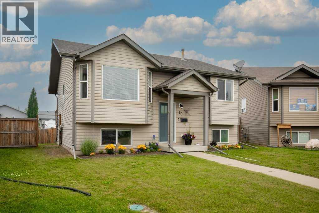 10 Hansen Close, Sylvan Lake, AB - Outdoor With Facade