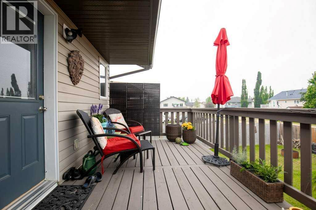 10 Hansen Close, Sylvan Lake, AB - Outdoor With Deck Patio Veranda With Exterior