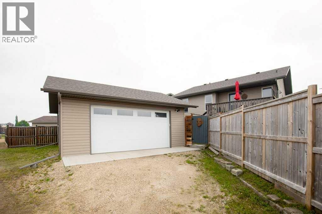 10 Hansen Close, Sylvan Lake, AB - Outdoor With Exterior