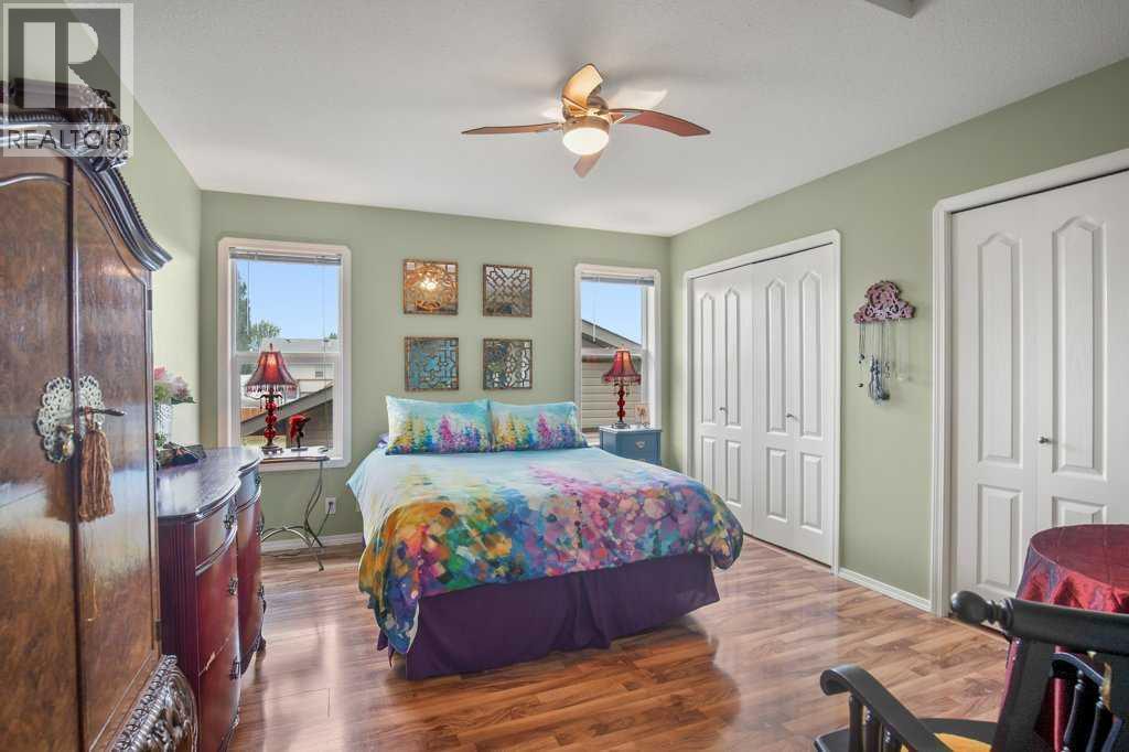 10 Hansen Close, Sylvan Lake, AB - Indoor Photo Showing Bedroom