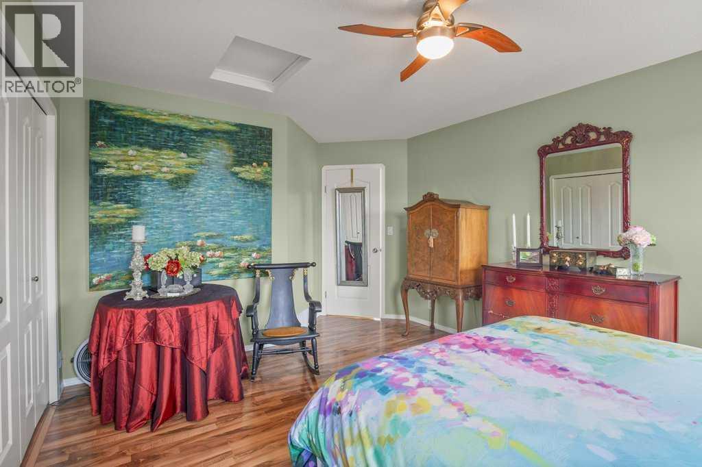10 Hansen Close, Sylvan Lake, AB - Indoor Photo Showing Bedroom
