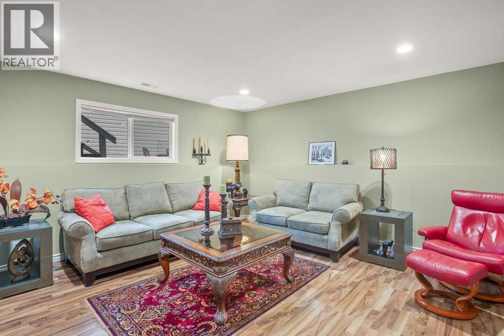 10 Hansen Close, Sylvan Lake, AB - Indoor Photo Showing Living Room