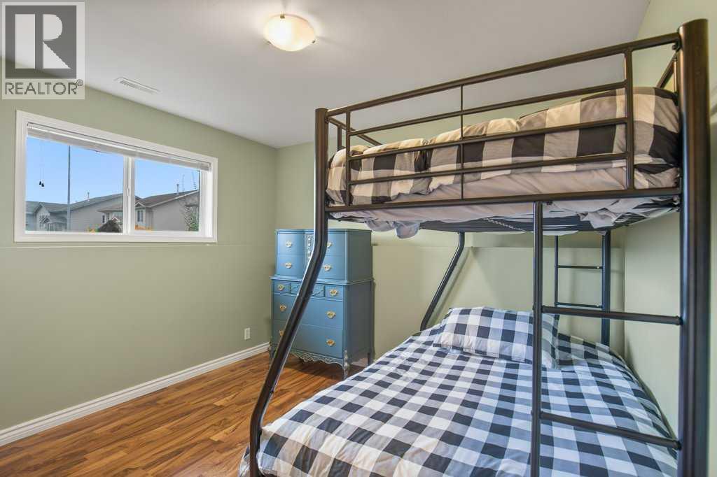 10 Hansen Close, Sylvan Lake, AB - Indoor Photo Showing Bedroom