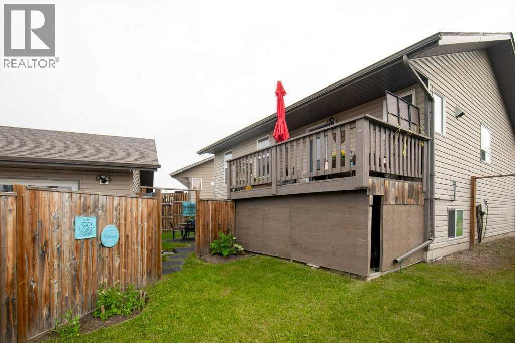 10 Hansen Close, Sylvan Lake, AB - Outdoor With Exterior
