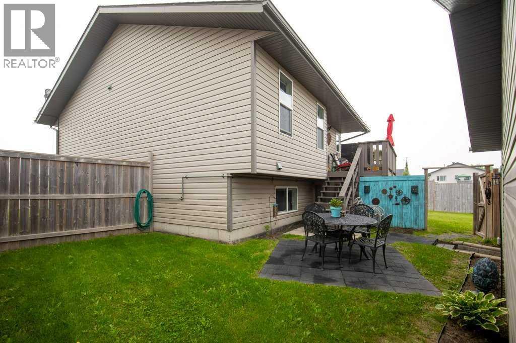 10 Hansen Close, Sylvan Lake, AB - Outdoor With Exterior