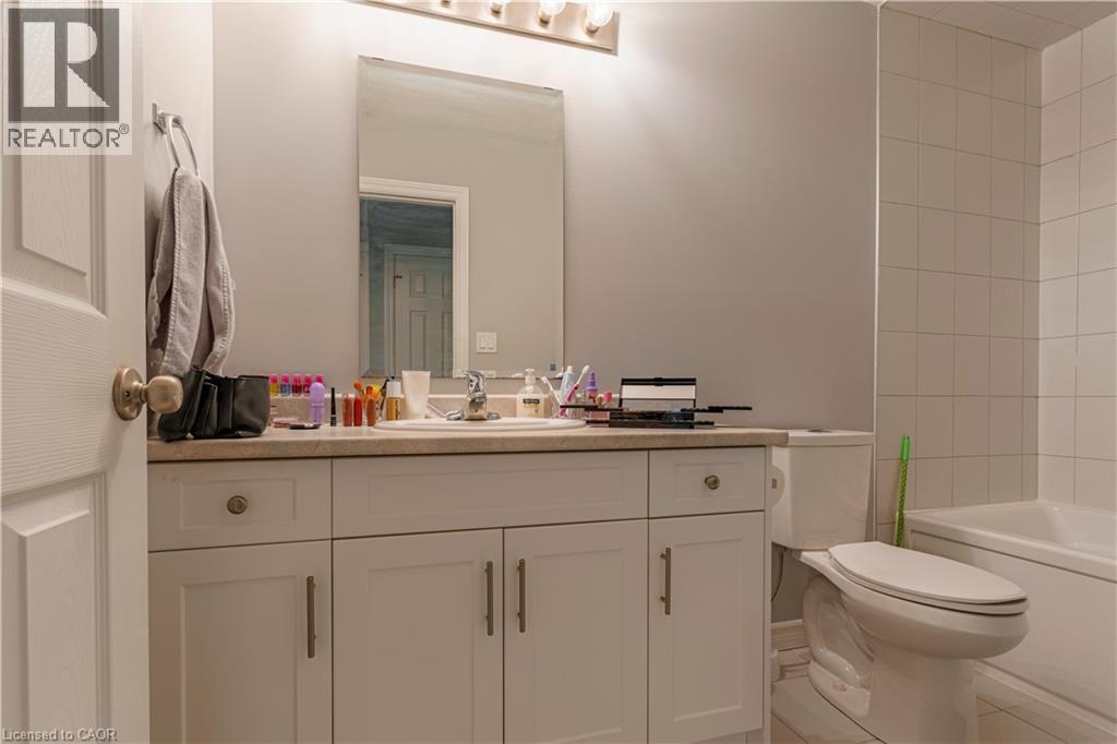 188 Wheat Lane E, Kitchener, ON - Indoor Photo Showing Bathroom