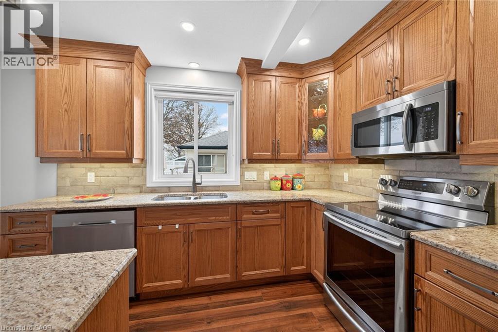 12073 Augustine Road, Wainfleet, ON - Indoor Photo Showing Kitchen With Double Sink