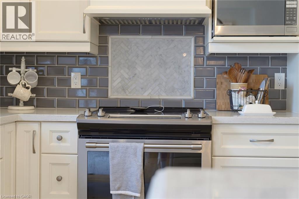 394 Charlton Avenue W, Hamilton, ON - Indoor Photo Showing Kitchen