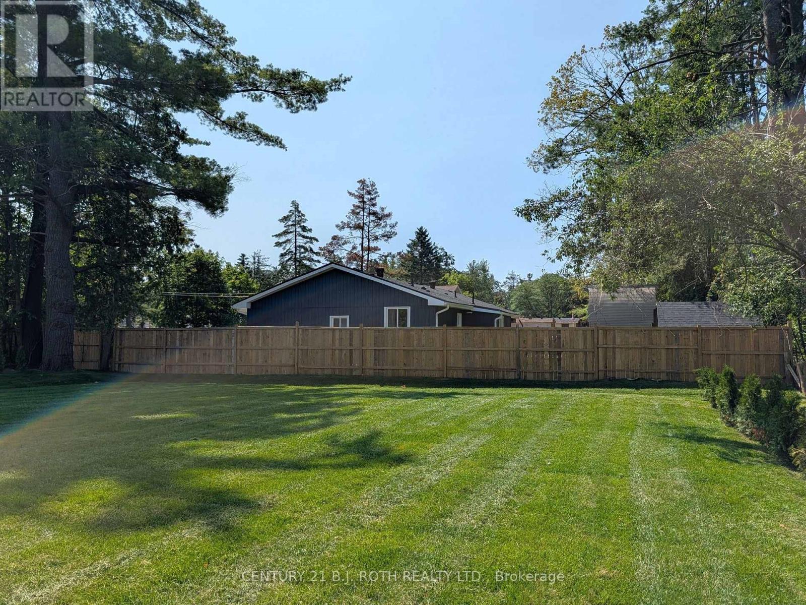 809 9Th Line, Innisfil, ON - Outdoor With Backyard