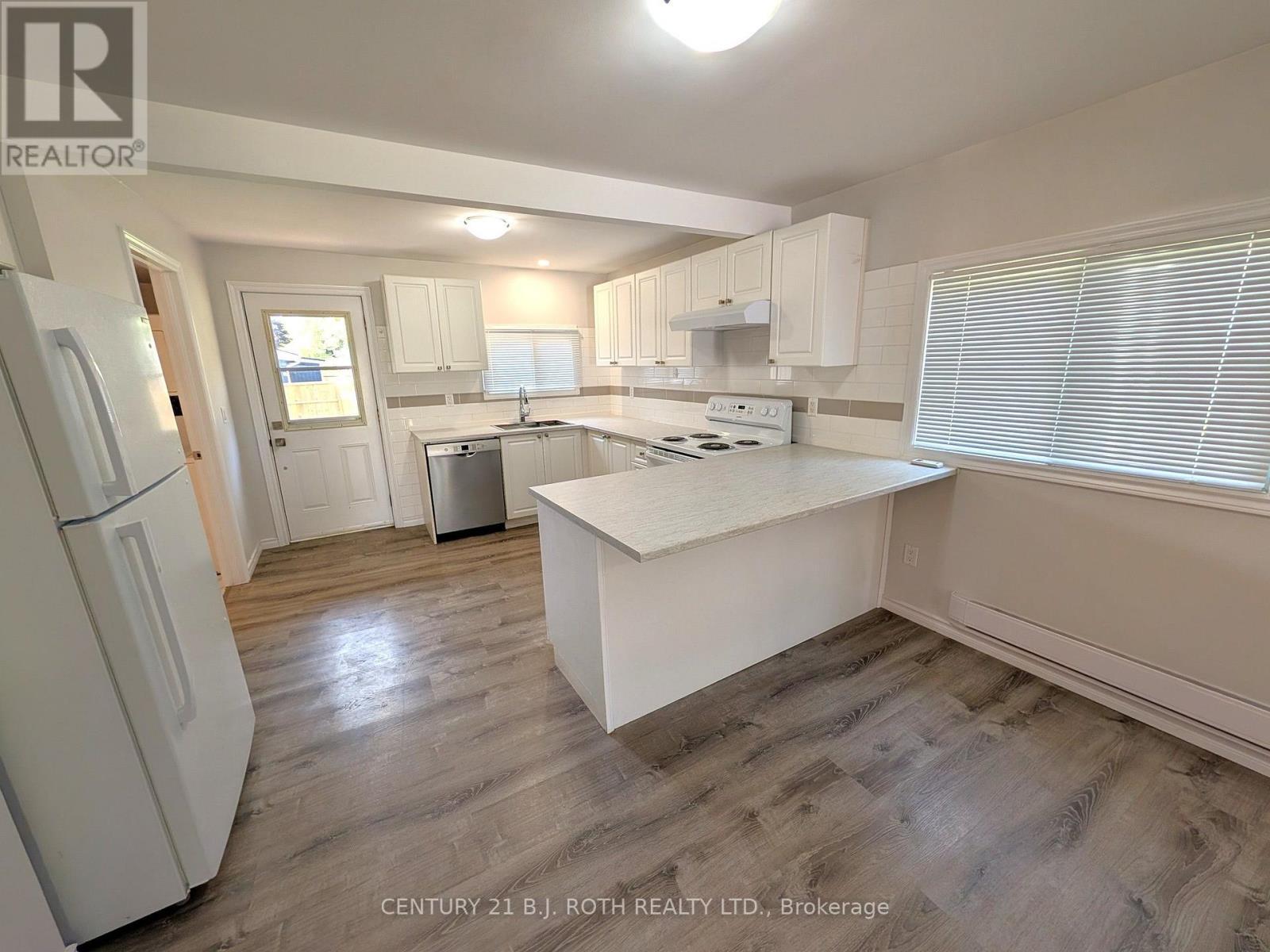 809 9Th Line, Innisfil, ON - Indoor Photo Showing Kitchen