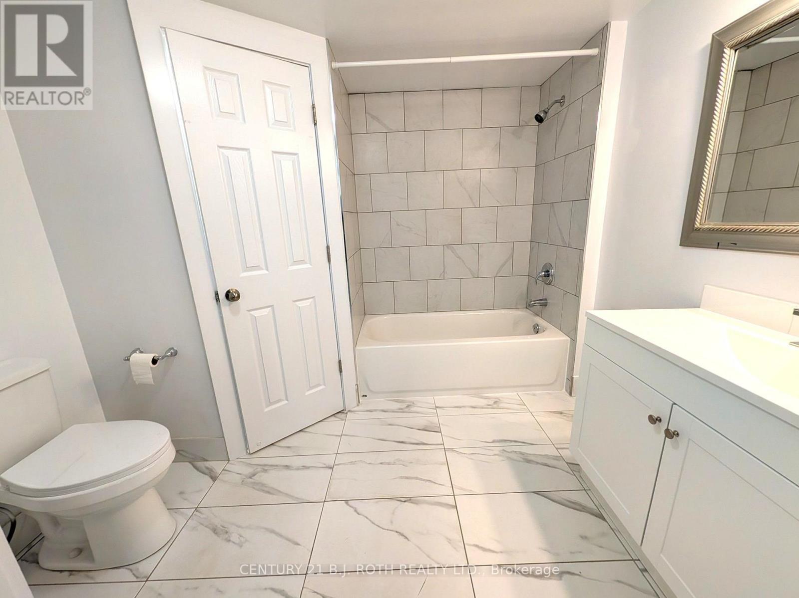 809 9Th Line, Innisfil, ON - Indoor Photo Showing Bathroom