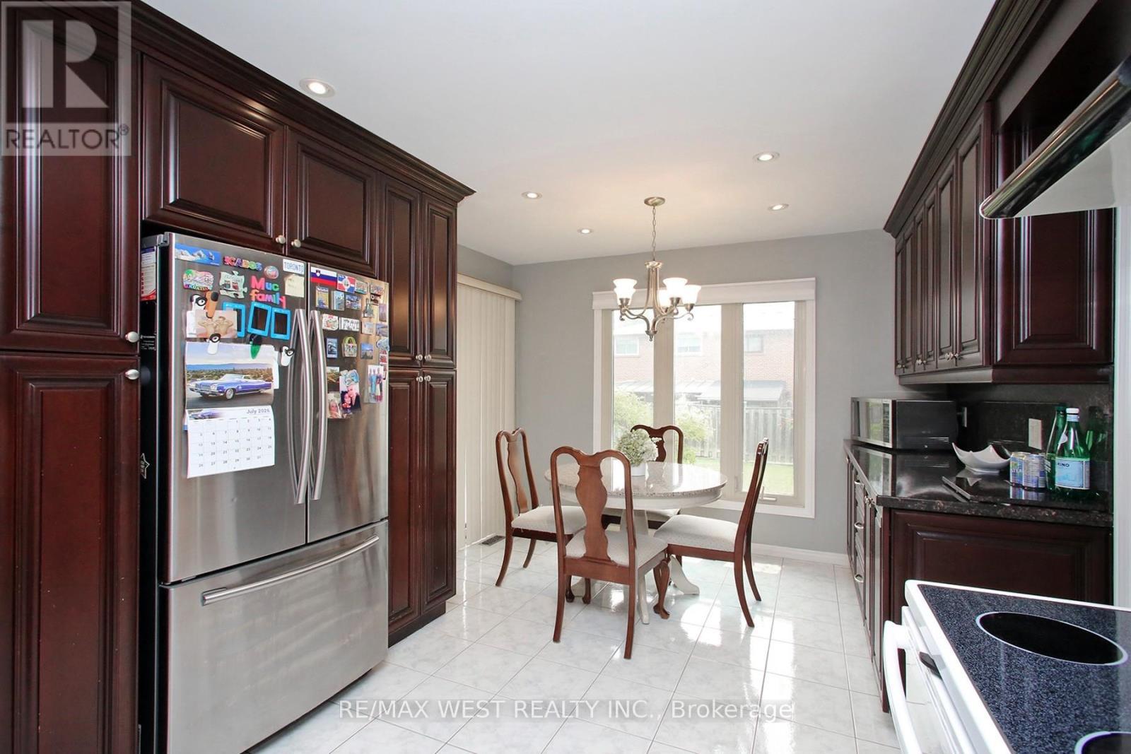 540 Louis Drive, Mississauga, ON - Indoor