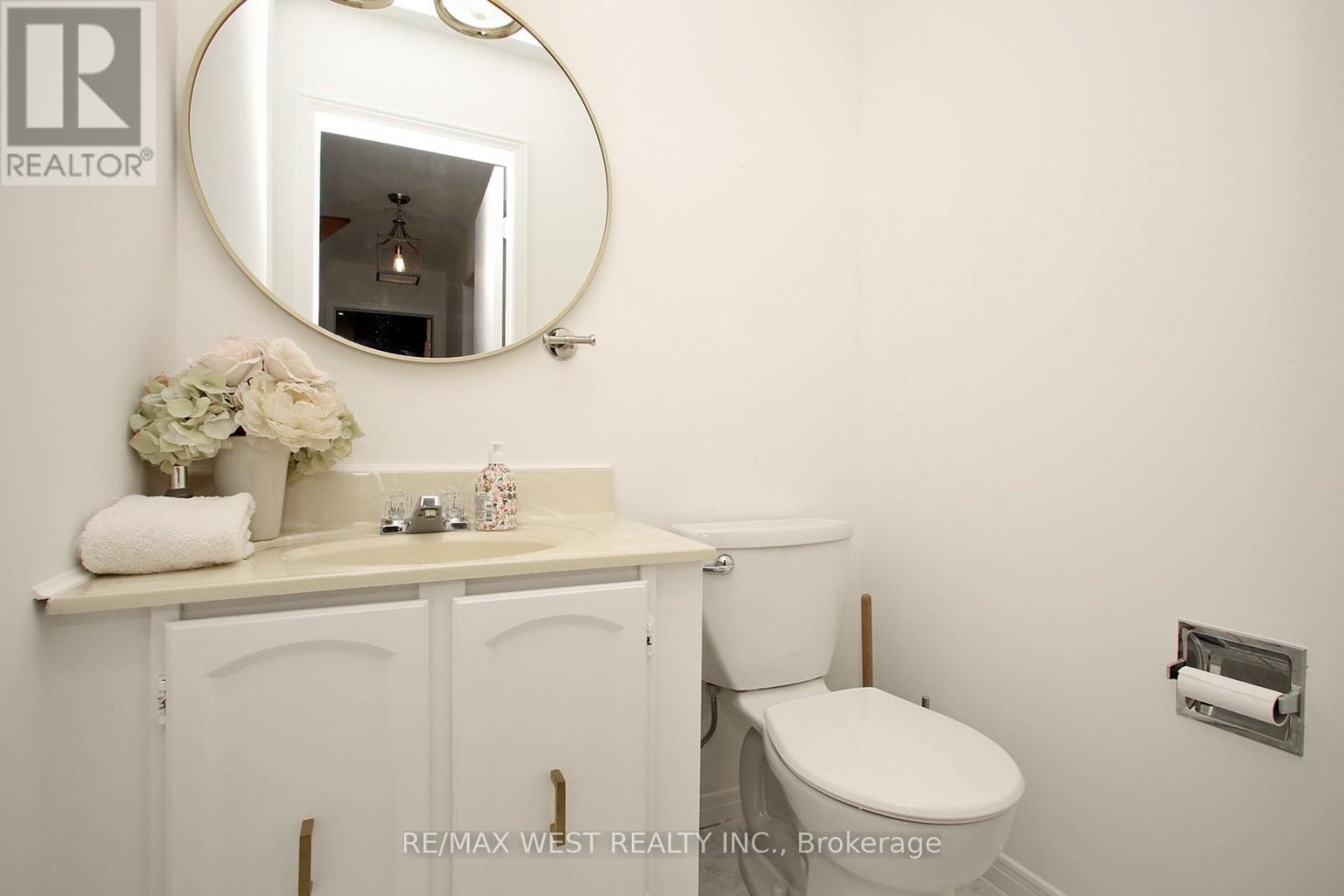 540 Louis Drive, Mississauga, ON - Indoor Photo Showing Bathroom